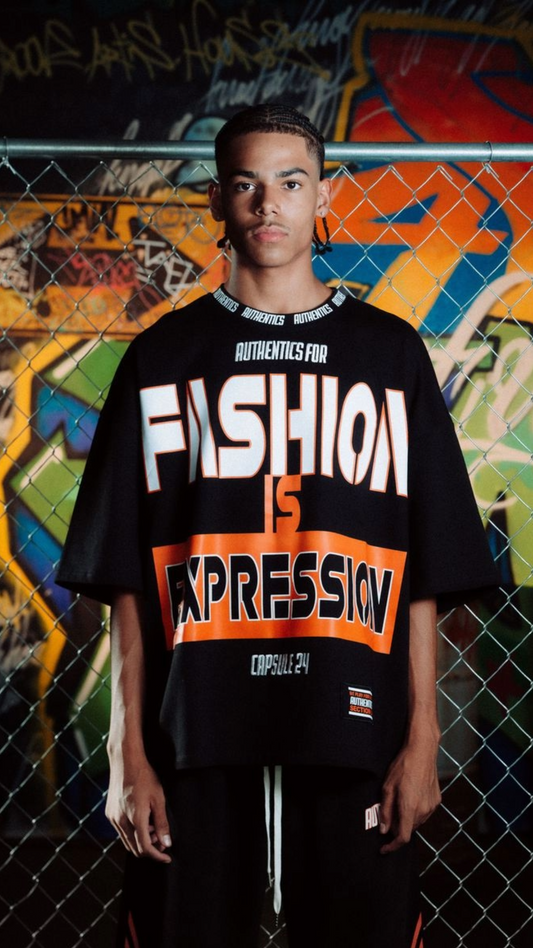 AUTHENTICS EXPRESSION CROP TEE