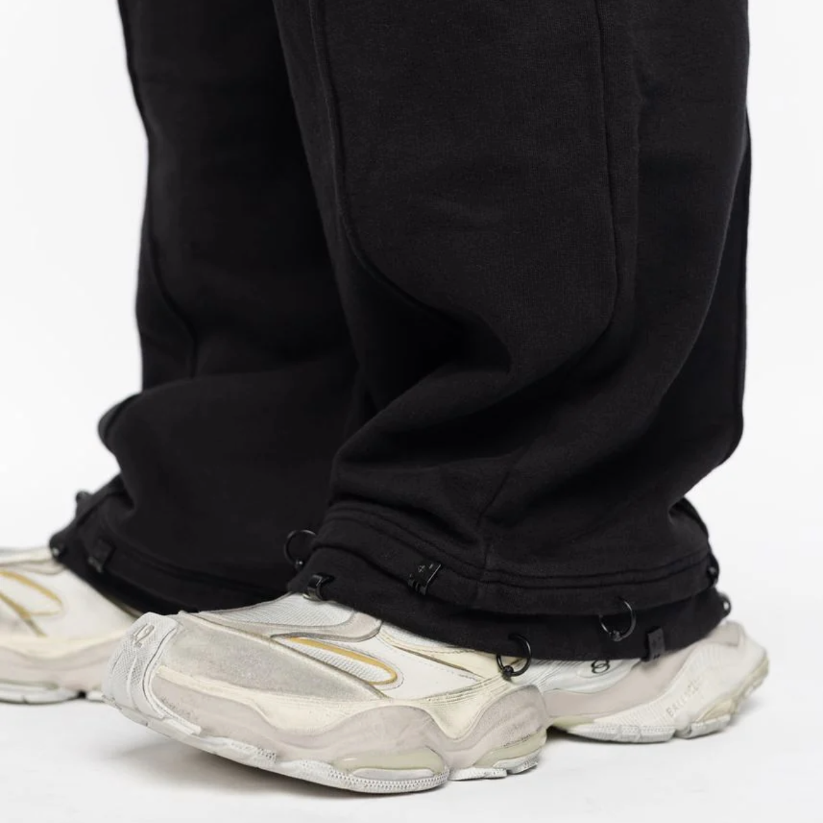 GUAPI ALL BLACK PIERCING SWEAT PANTS