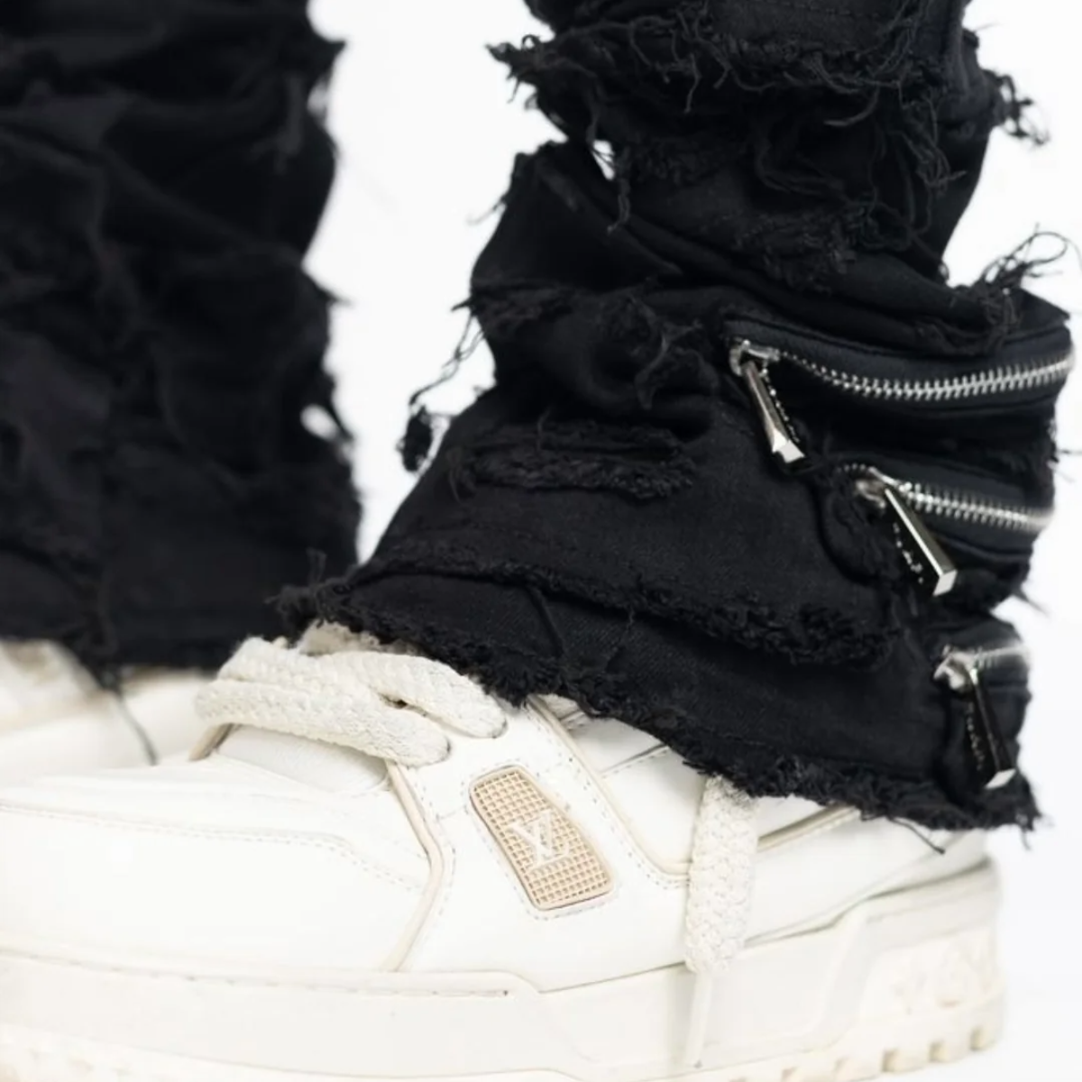 GUAPI OBSIDIAN BLACK DISTRESSED DENIM