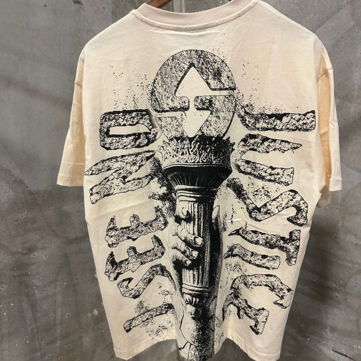 SYNDICATE 'NO JUSTICE' TEE - CREAM