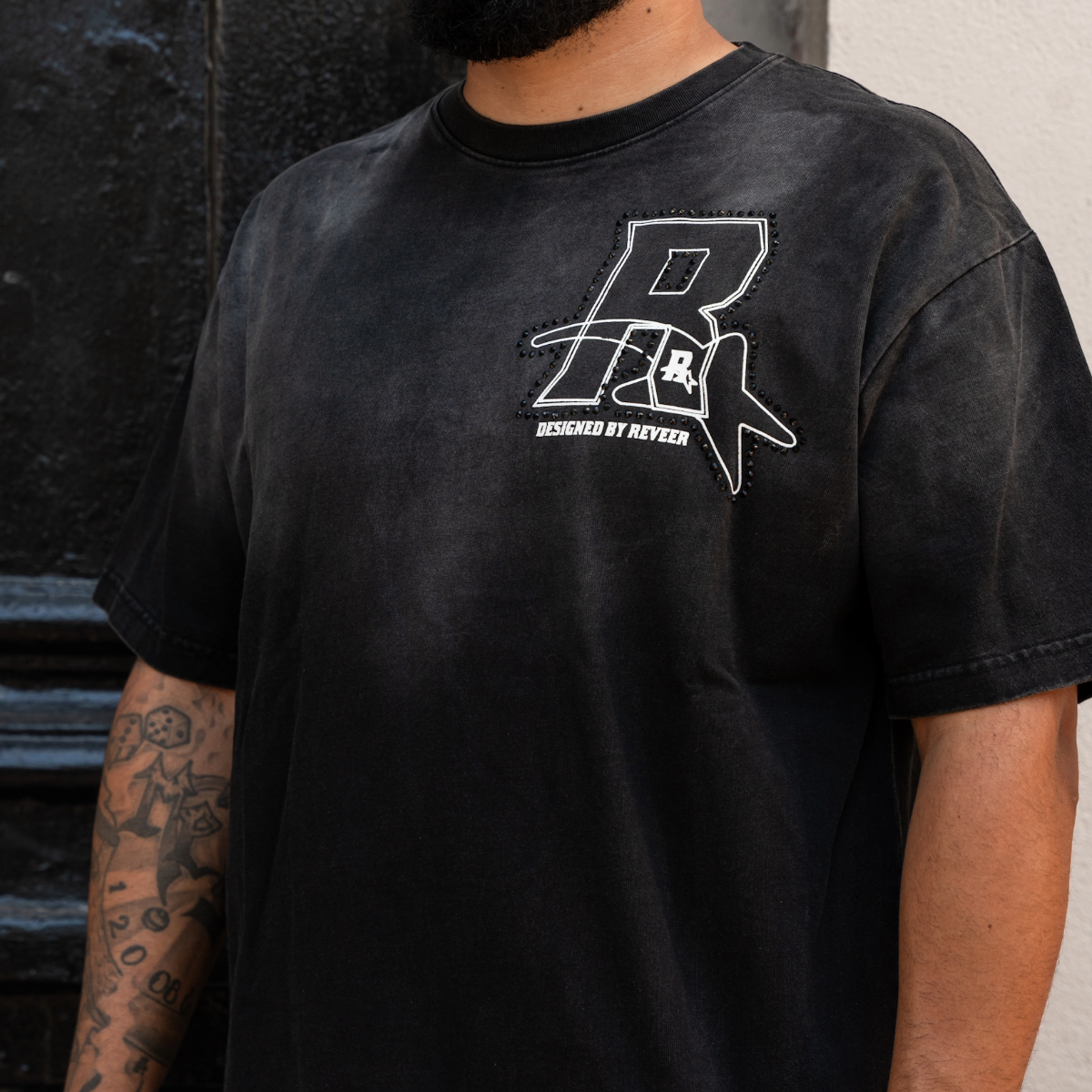 RVR 'LOGO' RHINESTONE TEE - BLACK