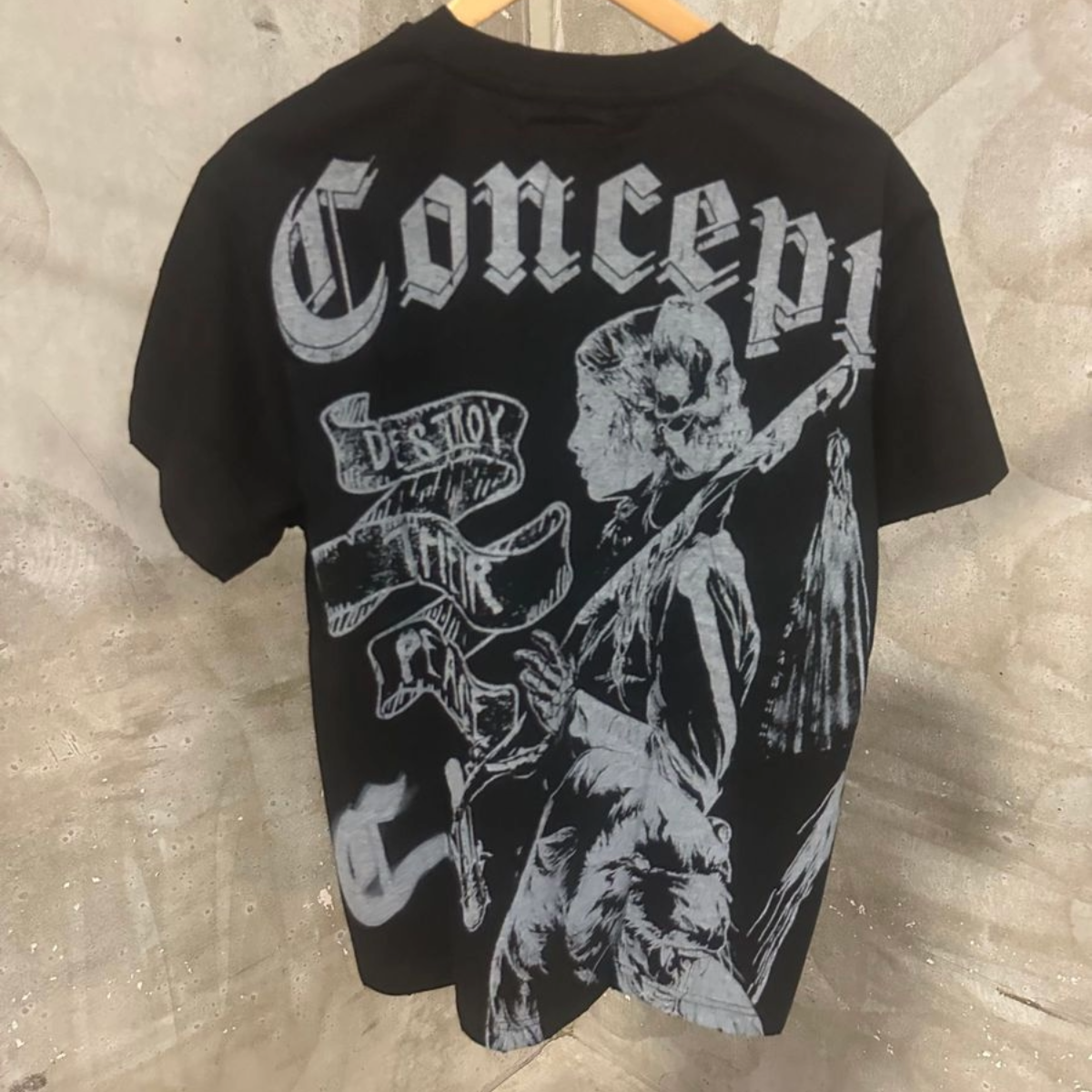 CONCEPT 'DESTROY' BLACK TEE