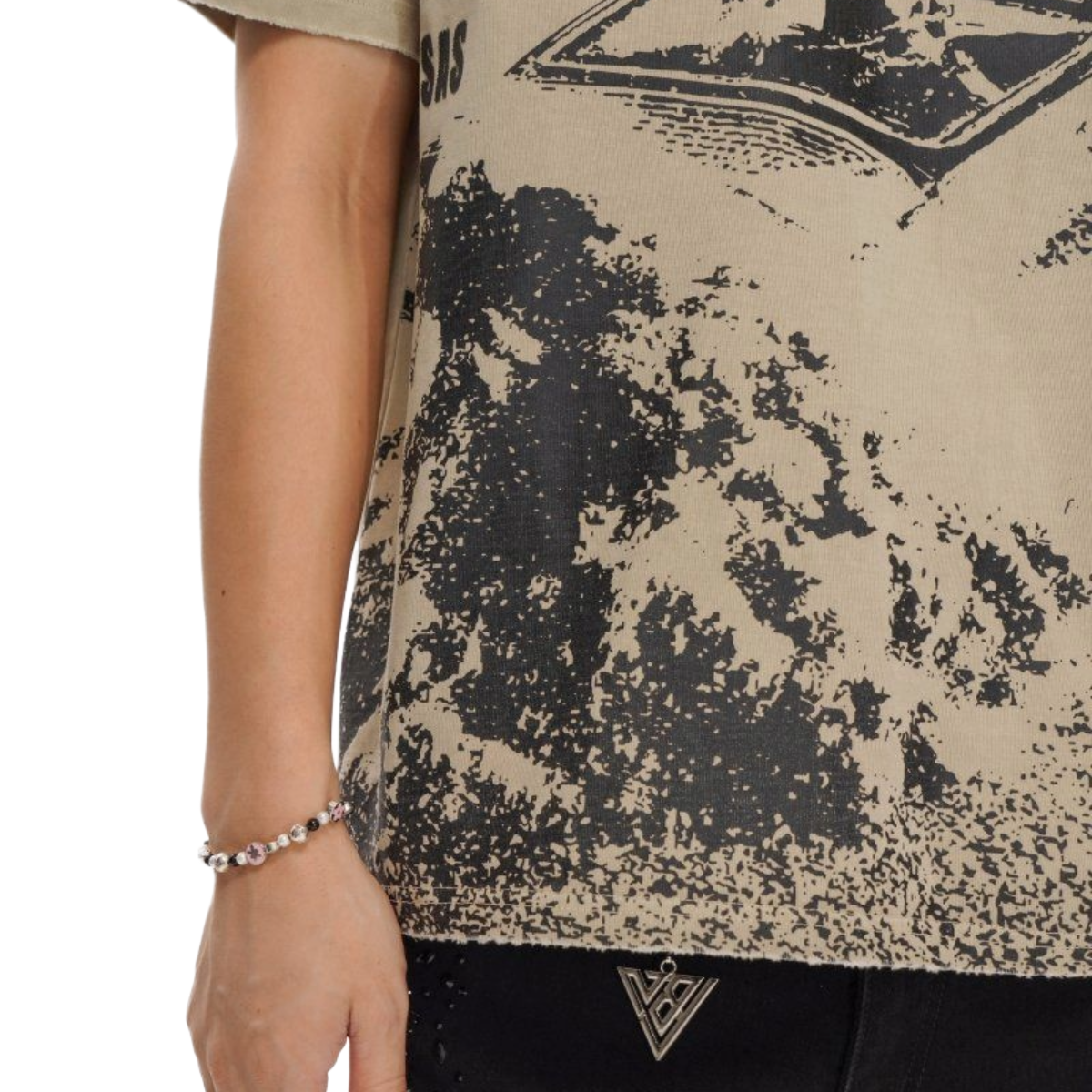 VALABASAS 'VICTIM' SS TEE (KHAKI)